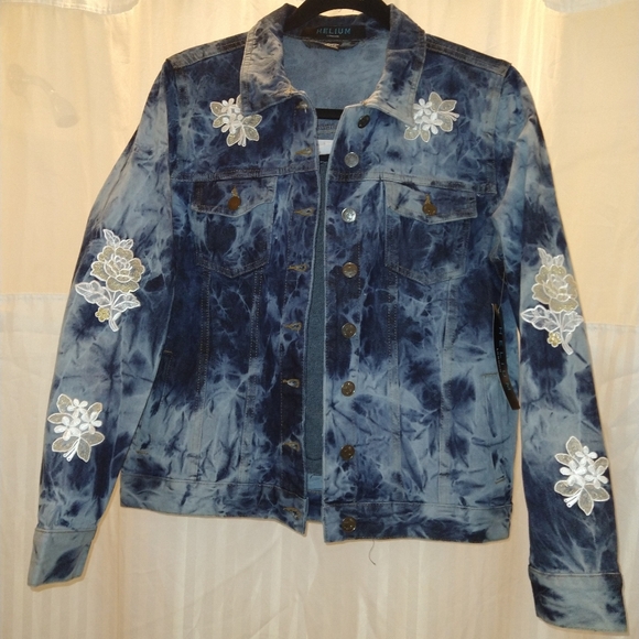Selena's tie-dye jean jacket - Picture 4 of 4